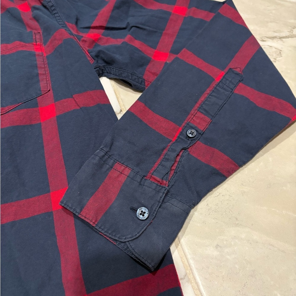Hollister Men's Navy and Red Epic Flex Stretch Button Up - Picture 5 of 6